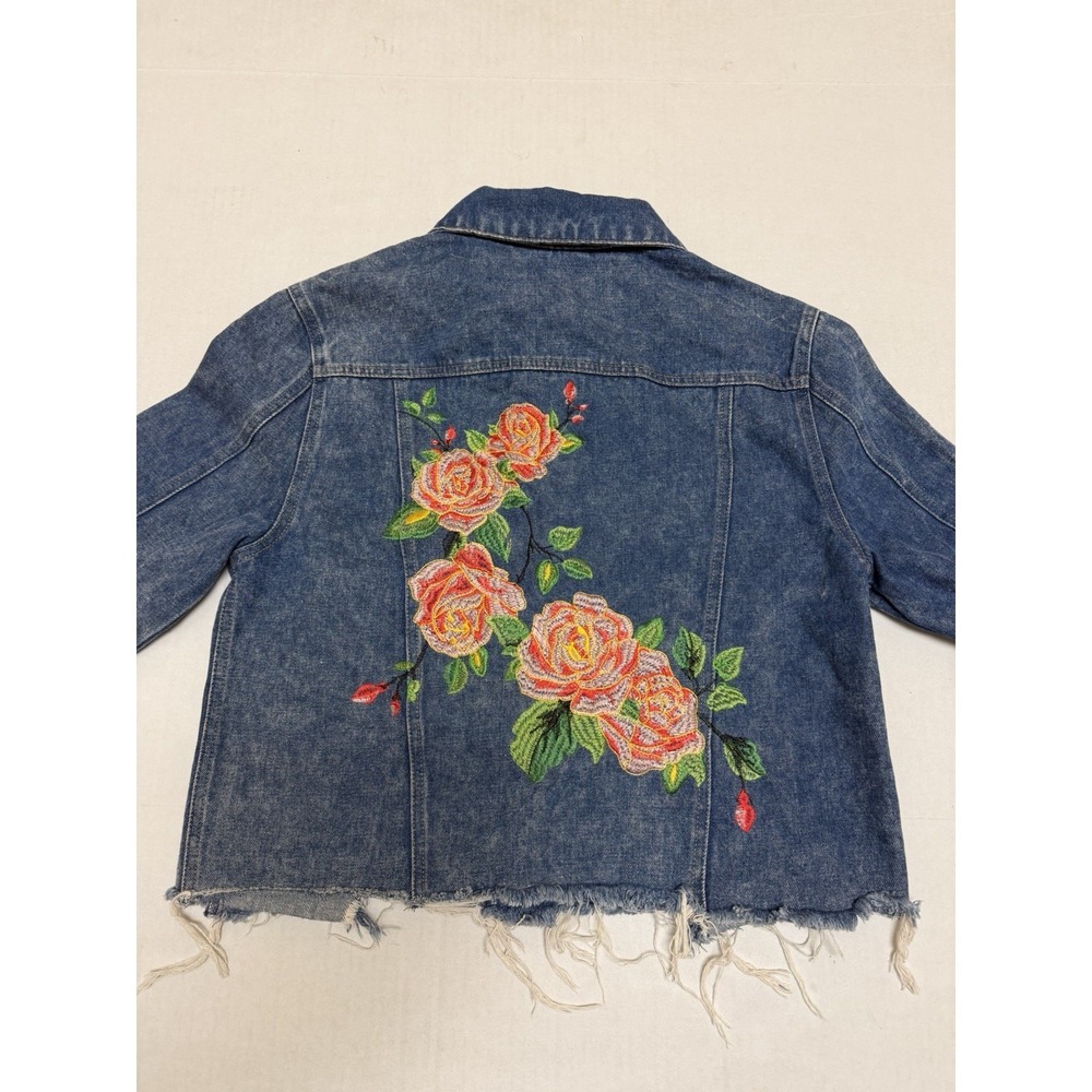 Sans Souci brand ls cut off jean jacket, flower embroidered,‎ women's medium
